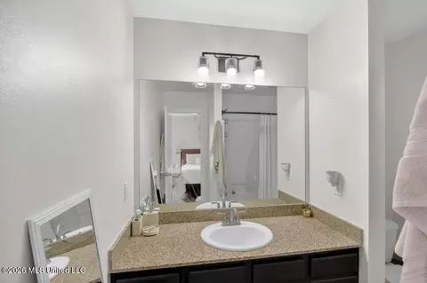Bath - 4 Arbor Bend Dr, Picayune, MS 39466 photo 3 of 5