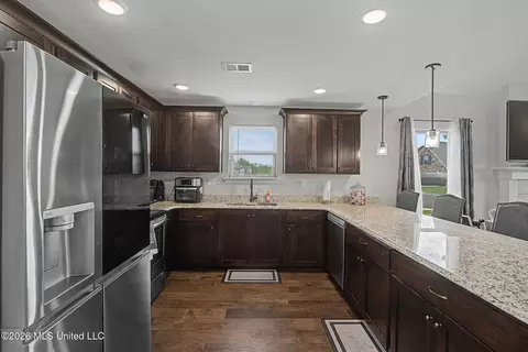 Kitchen - 4960 Reunion Dr, Walls, MS 38680 photo 2 of 3