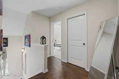Entry Way - 4960 Reunion Dr, Walls, MS 38680 photo 4 of 4