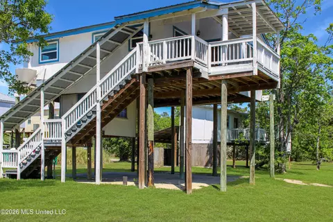 4021 Sailfish St, Bay Saint Louis, MS 39520