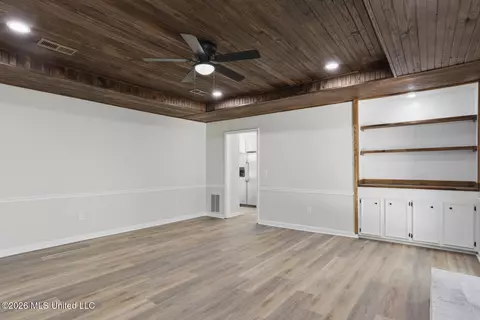 Living - 312 Helmsley Dr, Brandon, MS 39047 photo 3 of 4