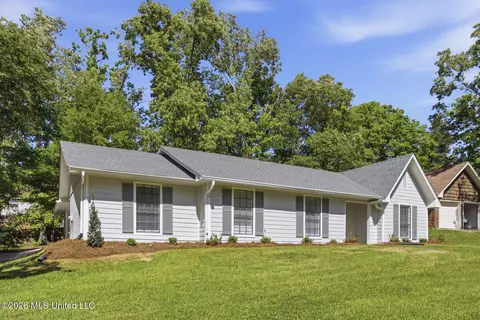 Exterior - 312 Helmsley Dr, Brandon, MS 39047 photo 2 of 7