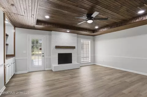 Living - 312 Helmsley Dr, Brandon, MS 39047 photo 4 of 4