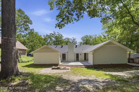 Exterior - 312 Helmsley Dr, Brandon, MS 39047 photo 4 of 7
