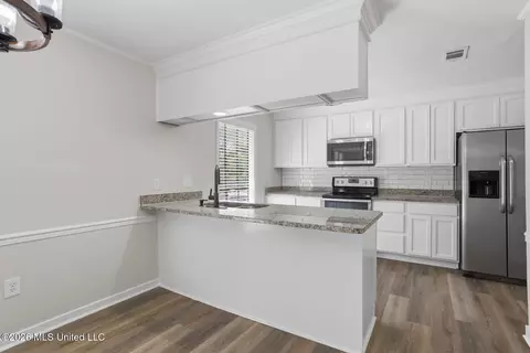 Kitchen - 312 Helmsley Dr, Brandon, MS 39047 photo 2 of 2
