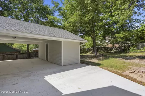 Exterior - 312 Helmsley Dr, Brandon, MS 39047 photo 5 of 7