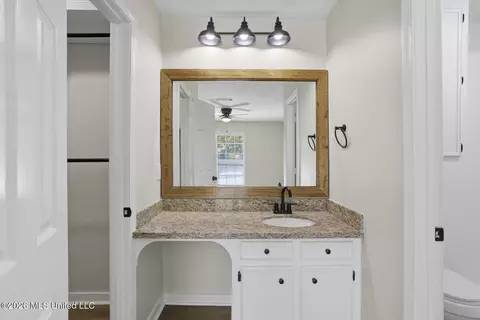 Bath - 312 Helmsley Dr, Brandon, MS 39047 photo 2 of 3