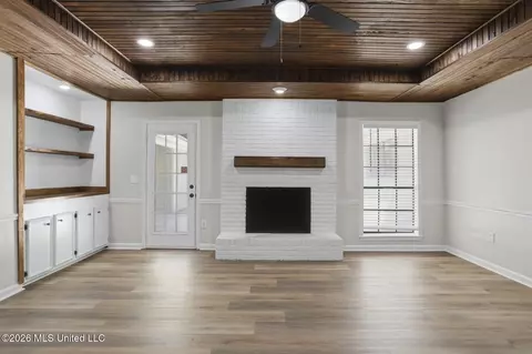 Living - 312 Helmsley Dr, Brandon, MS 39047 photo 1 of 4