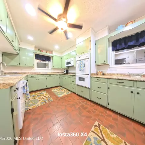 Kitchen - 178 Williams Ln, Lucedale, MS 39452 photo 2 of 3