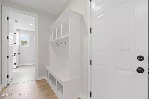 Entry Way - 1794 Single Tree Dr, Hernando, MS 38632 photo 2 of 2