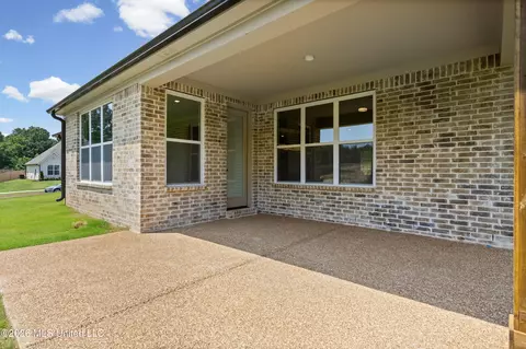 Exterior - 1794 Single Tree Dr, Hernando, MS 38632 photo 2 of 2