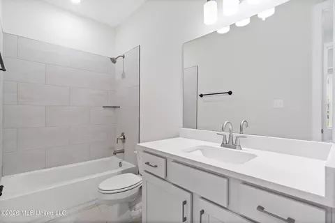 Bath - 1794 Single Tree Dr, Hernando, MS 38632 photo 1 of 6
