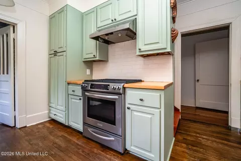 Kitchen - 1602 Saint Ann St, Jackson, MS 39202 photo 4 of 6