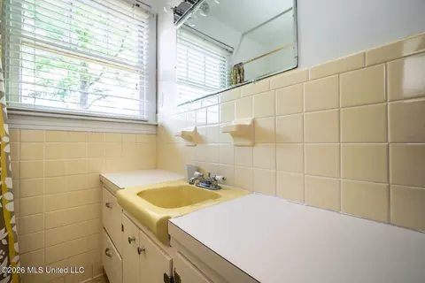 Bath - 1602 Saint Ann St, Jackson, MS 39202 photo 7 of 7