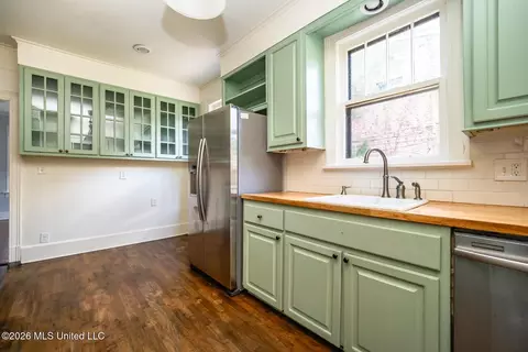 Kitchen - 1602 Saint Ann St, Jackson, MS 39202 photo 5 of 6