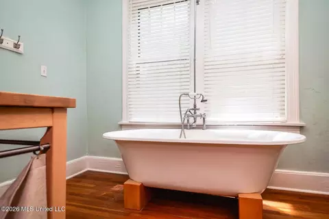 Bath - 1602 Saint Ann St, Jackson, MS 39202 photo 3 of 7