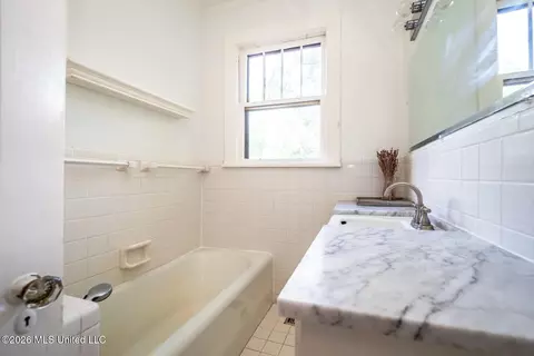 Bath - 1602 Saint Ann St, Jackson, MS 39202 photo 1 of 7