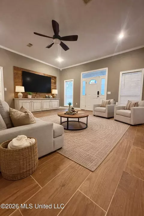 Living - 302 C Stringer Rd, Magee, MS 39111 photo 3 of 4
