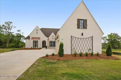 213 Welchshire Dr, Madison, MS 39110