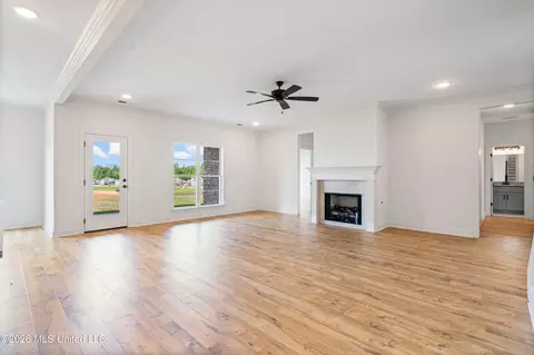 Living - 3455 E Clair Cir, Hernando, MS 38632 photo 2 of 3