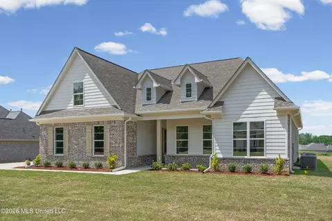 Exterior - 3455 E Clair Cir, Hernando, MS 38632 photo 3 of 5