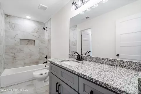 Bath - 3455 E Clair Cir, Hernando, MS 38632 photo 4 of 4