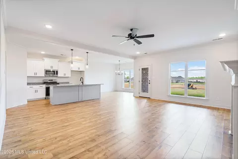 Living - 3455 E Clair Cir, Hernando, MS 38632 photo 1 of 3