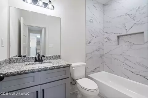 Bath - 3455 E Clair Cir, Hernando, MS 38632 photo 3 of 4