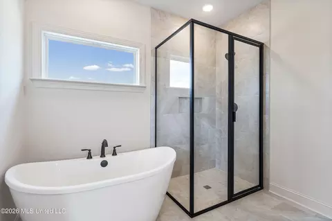 Bath - 3455 E Clair Cir, Hernando, MS 38632 photo 2 of 4