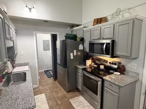 Kitchen - 306 Swan Dr, Brandon, MS 39047 photo 1 of 4