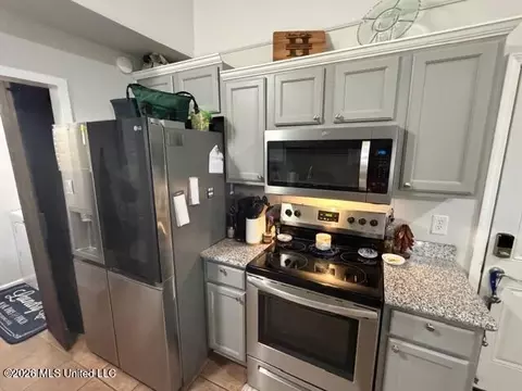 Kitchen - 306 Swan Dr, Brandon, MS 39047 photo 3 of 4
