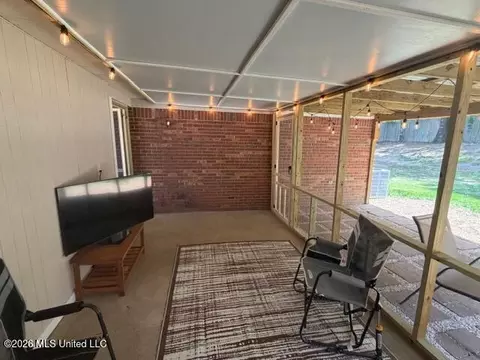 Exterior - 306 Swan Dr, Brandon, MS 39047 photo 5 of 7