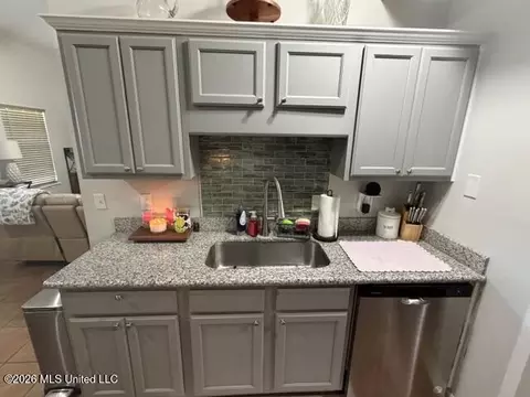 Kitchen - 306 Swan Dr, Brandon, MS 39047 photo 4 of 4