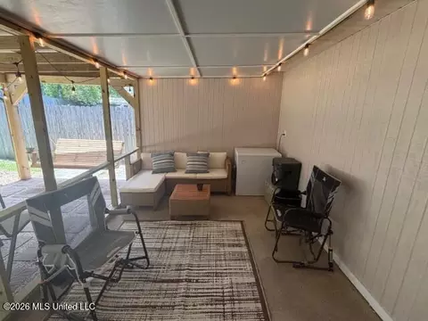 Exterior - 306 Swan Dr, Brandon, MS 39047 photo 3 of 7