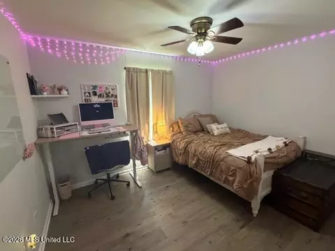 Bedroom - 306 Swan Dr, Brandon, MS 39047 photo 4 of 6