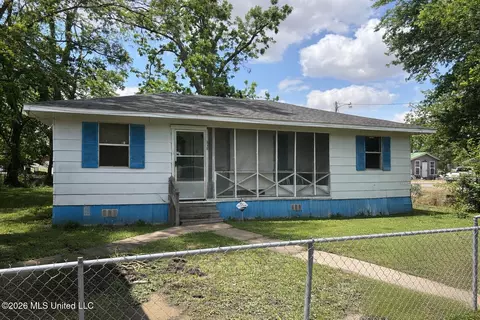 215 Brantley St, Cruger, MS 38924