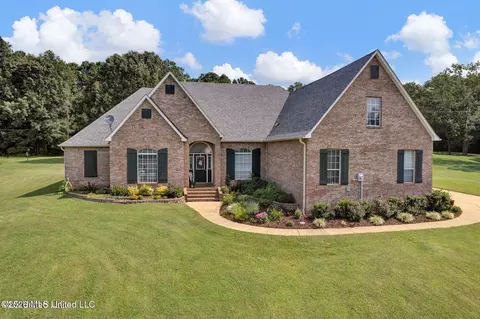 75 Scattered Oaks Dr, Byhalia, MS 38611