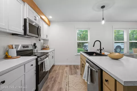 Kitchen - 4164 Old Mobile Hwy, Lucedale, MS 39452 photo 3 of 3