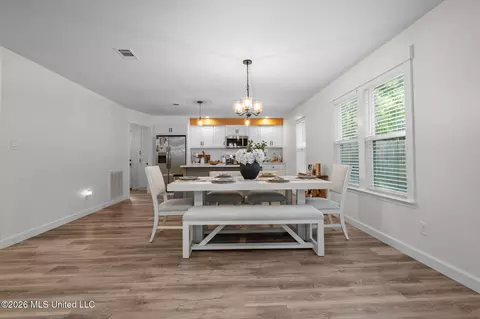Dining - 4164 Old Mobile Hwy, Lucedale, MS 39452 photo 2 of 2
