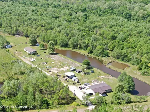 951 S Mount Zion Rd, Byhalia, MS 38611