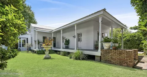 328 Easterbrook St, Bay Saint Louis, MS 39520