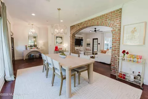Dining - 5247 Suffolk Cir, Jackson, MS 39211 photo 2 of 2