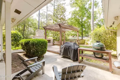Exterior - 5247 Suffolk Cir, Jackson, MS 39211 photo 4 of 9