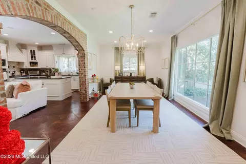 Dining - 5247 Suffolk Cir, Jackson, MS 39211 photo 1 of 2