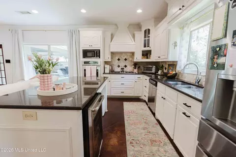 Kitchen - 5247 Suffolk Cir, Jackson, MS 39211 photo 2 of 3