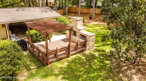 Exterior - 5247 Suffolk Cir, Jackson, MS 39211 photo 6 of 9