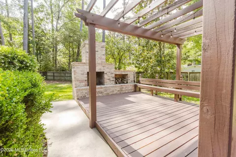 Exterior - 5247 Suffolk Cir, Jackson, MS 39211 photo 5 of 9
