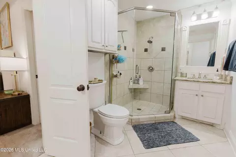 Bath - 5247 Suffolk Cir, Jackson, MS 39211 photo 2 of 3