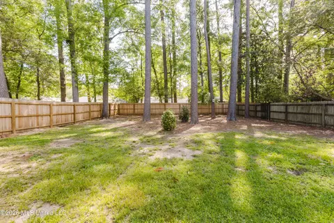 Exterior - 5247 Suffolk Cir, Jackson, MS 39211 photo 7 of 9