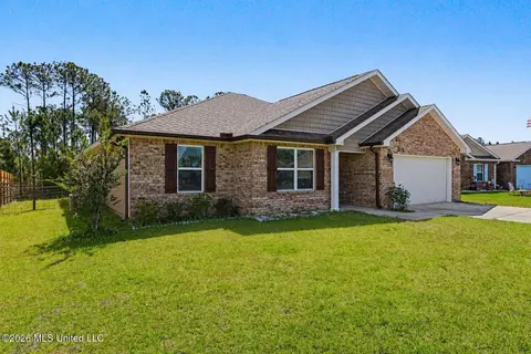 35 Whisperwood Ln, Ocean Springs, MS 39564